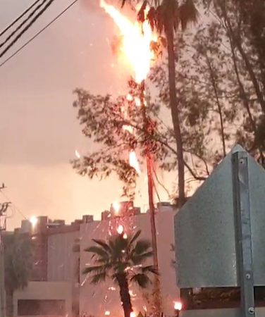 Hermosillo activa operativo por lluvias: atienden caída de árboles, cortocircuitos y vehículos varados