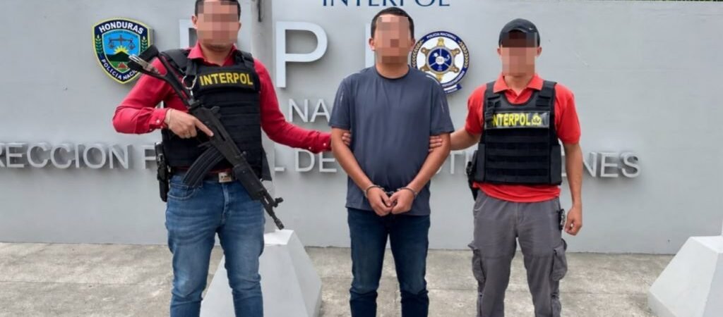 Hacker vaciaba cajeros de efectivo: así operaba el sofisticado fraude sin tarjetas bancarias 