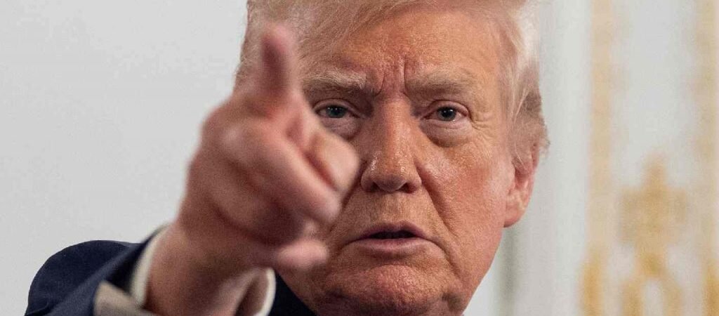 Trump analiza lanzar un “ataque masivo” contra Irán; asegura que está cerca de decidir