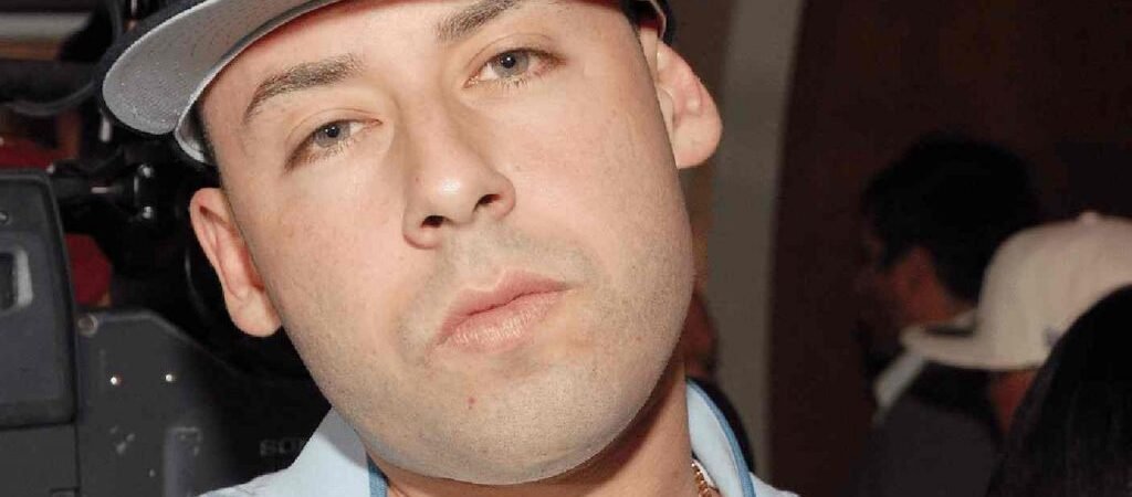 Investigan al cantante Cosculluela por presuntas amenazas contra una mujer en Puerto Rico