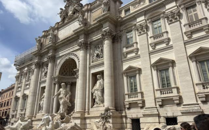 Agobia calor a italianos: convierten cines y bibliotecas de Roma en “refugios climáticos”