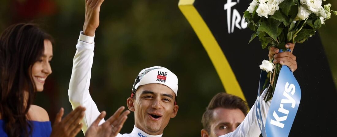 ‘Inspiras a todo un país’: Sheinbaum felicita a Isaac del Toro por podio en el Tour de Francia