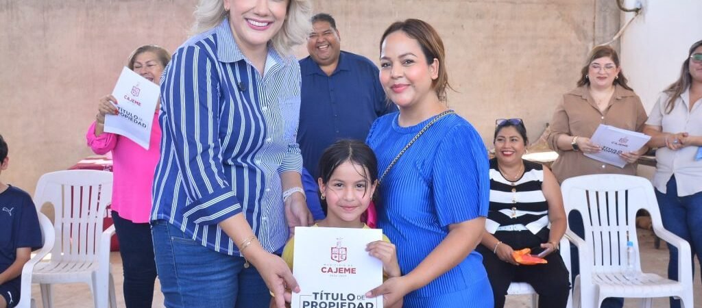 Doce familias de Cajeme reciben las escrituras de sus viviendas y aseguran su patrimonio: Claudia Santacruz